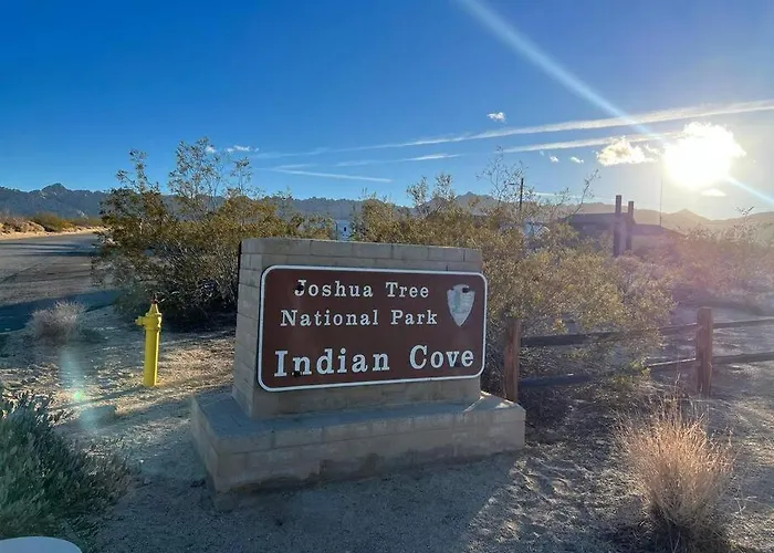 Joshua Tree National Park - Cozy Palms Getaway